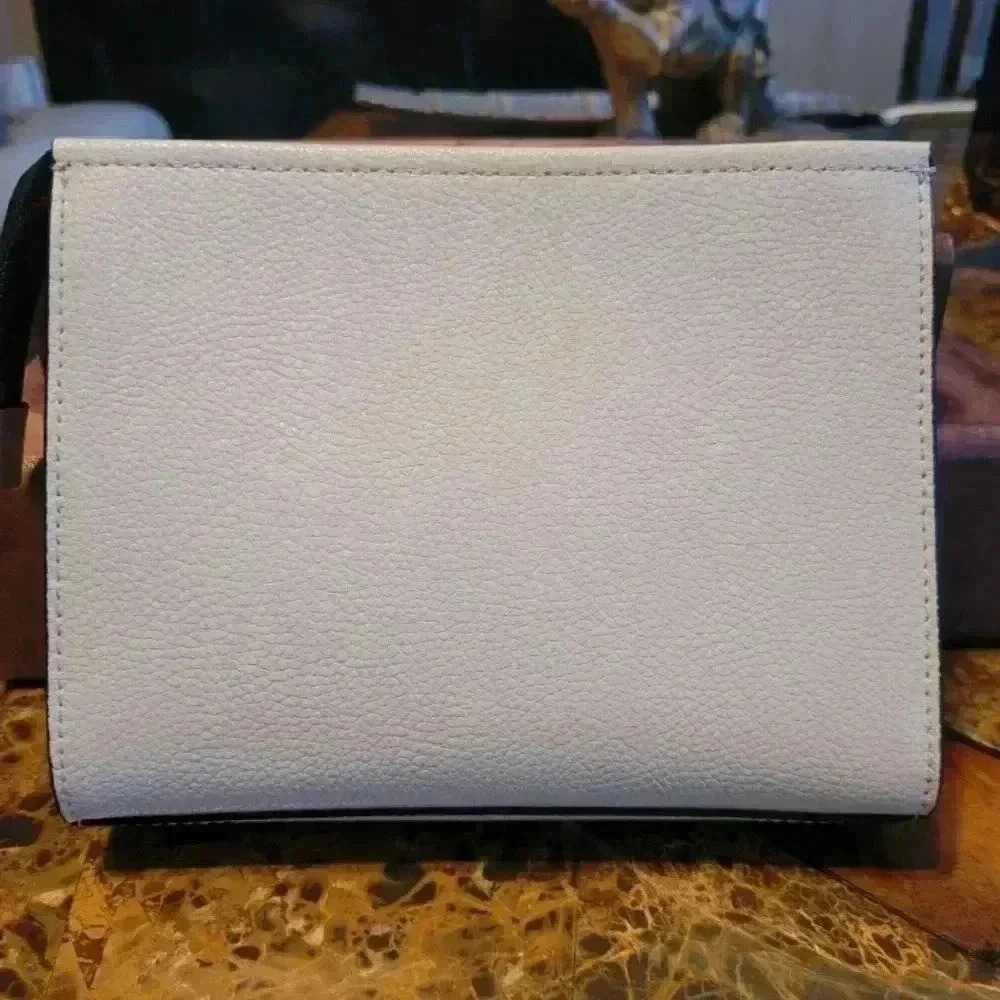Marc Jacobs white clutch/pouch NWT - Picture 2 of 7